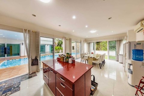 4 bedrooms Villa in Phuket, Thailand No. 97269 11