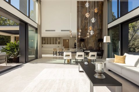 5 bedrooms Villa in Mougins, France No. 99807 3