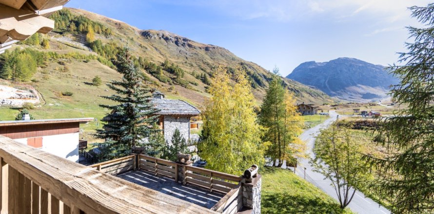 3 bedrooms Apartment in Val-d'Isere, France No. 99414