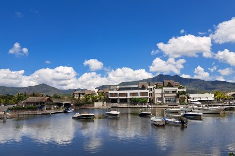 3 bedrooms Apartment in Riviere Noire, Mauritius No. 60842 2