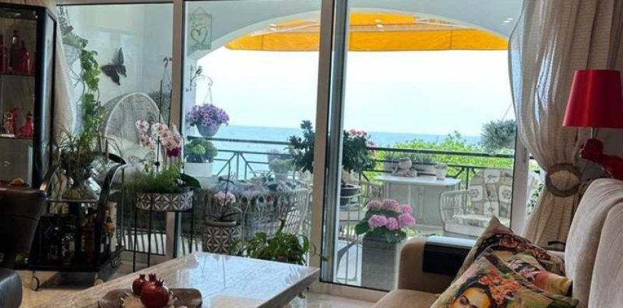 4 bedrooms Apartment in Germasogeia, Cyprus No. 65699