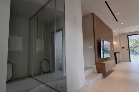 5 bedrooms Villa in Lakatamia, Cyprus No. 80759 3