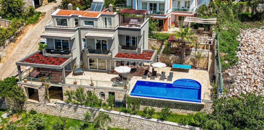 4 bedrooms Villa in Kas, Turkey No. 124007