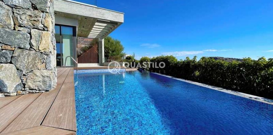 4 bedrooms Villa in Agios Tychonas, Cyprus No. 78331