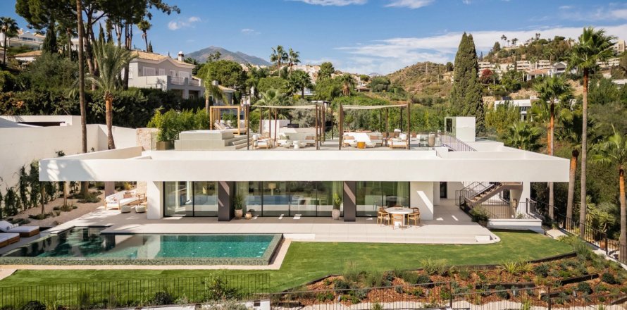 4 bedrooms House in Nueva Andalucia, Spain No. 92328