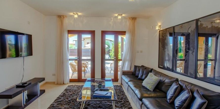 3 bedrooms Villa in Paphos, Cyprus No. 105462