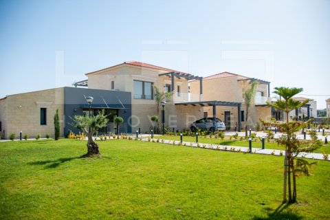 3 bedrooms Villa in Chania, Greece No. 24299 2