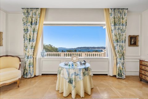 6 bedrooms Villa in Antibes, France No. 80601 16