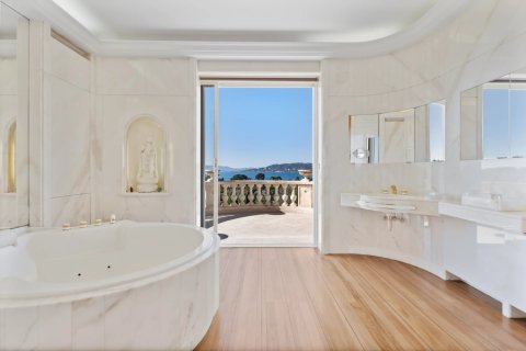 6 bedrooms Villa in Antibes, France No. 80601 17
