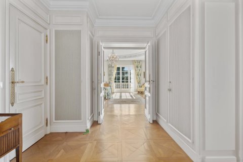 6 bedrooms Villa in Antibes, France No. 80601 19