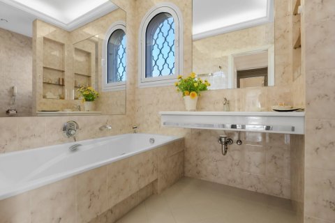 6 bedrooms Villa in Antibes, France No. 80601 23