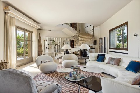 6 bedrooms Villa in Mougins, France No. 71819 4