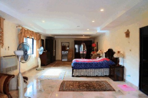 5 bedrooms House in Pattaya, Thailand No. 96549 9
