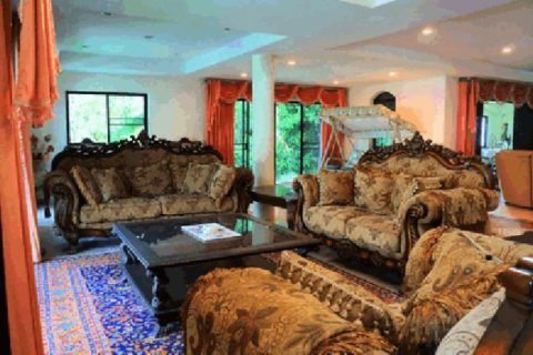 5 bedrooms House in Pattaya, Thailand No. 96549 17
