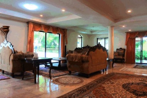 5 bedrooms House in Pattaya, Thailand No. 96549 19