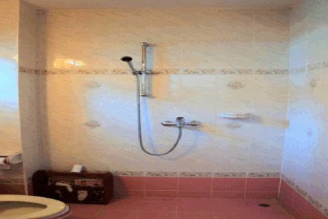 5 bedrooms House in Pattaya, Thailand No. 96549 3