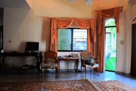 5 bedrooms House in Pattaya, Thailand No. 96549 16