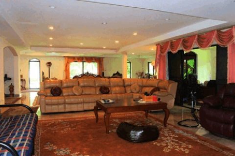 5 bedrooms House in Pattaya, Thailand No. 96549 15