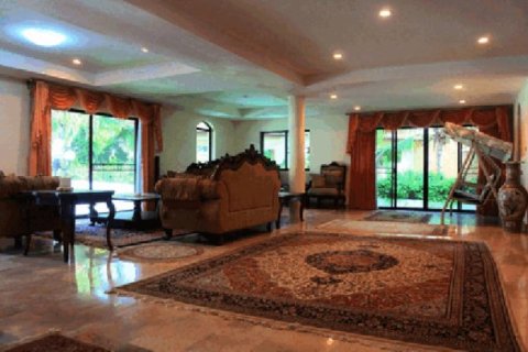 5 bedrooms House in Pattaya, Thailand No. 96549 18