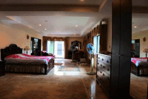 5 bedrooms House in Pattaya, Thailand No. 96549 8