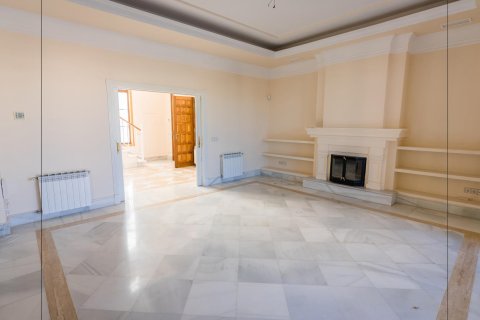 4 bedrooms Villa in Tan Xuan, Vietnam No. 27090 3