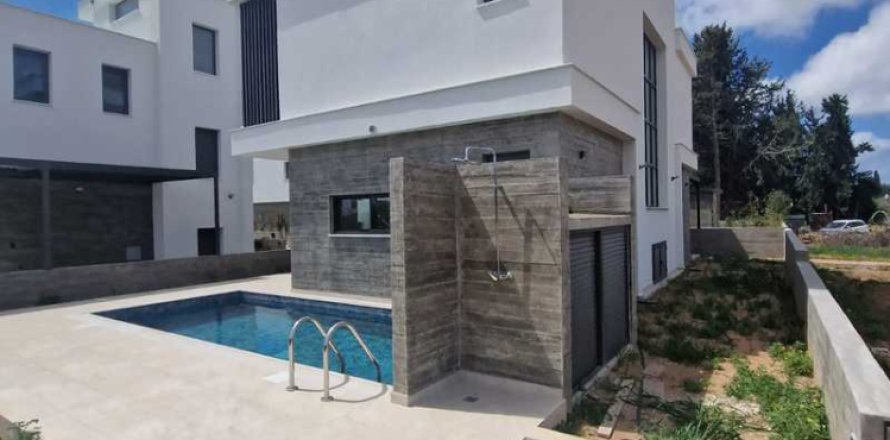 3 bedrooms Villa in Geroskípou, Cyprus No. 101234