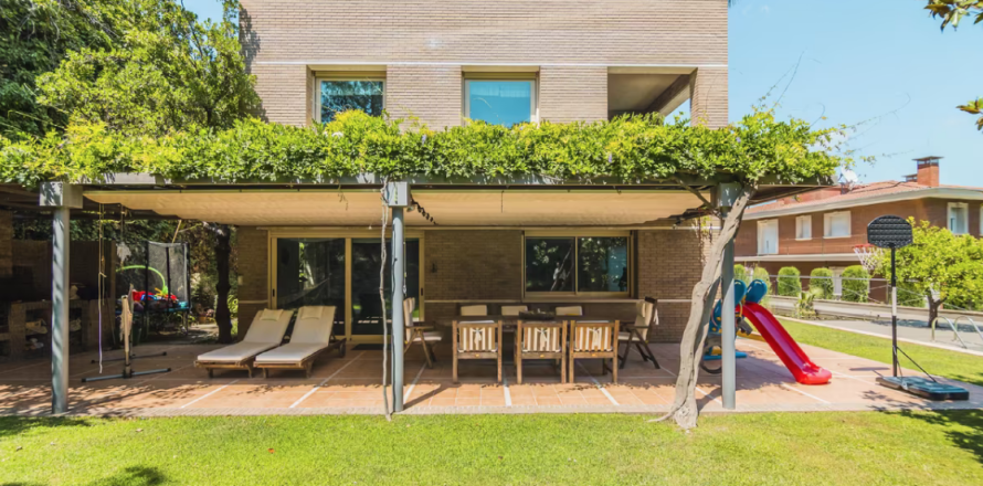 6 dormitorios Villa en Barcelona, Spain No. 110799