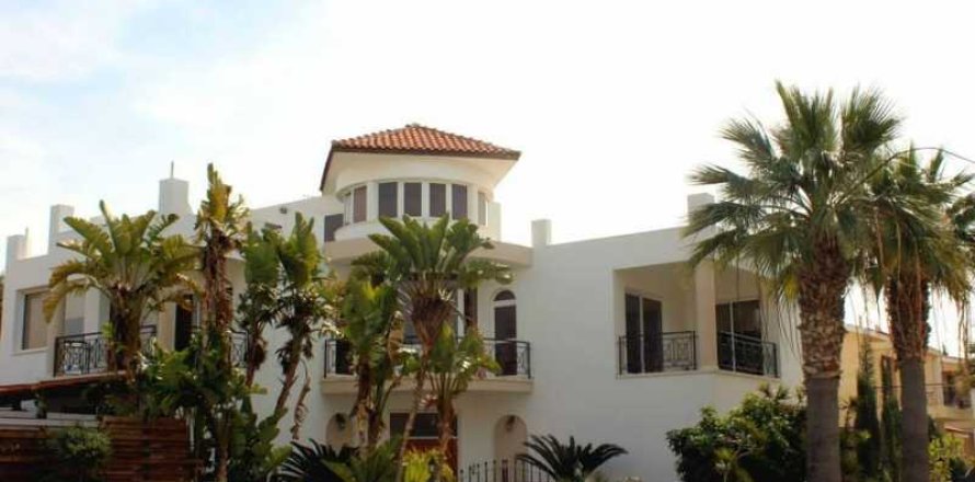 5 dormitorios Villa en Paphos, Cyprus No. 84396
