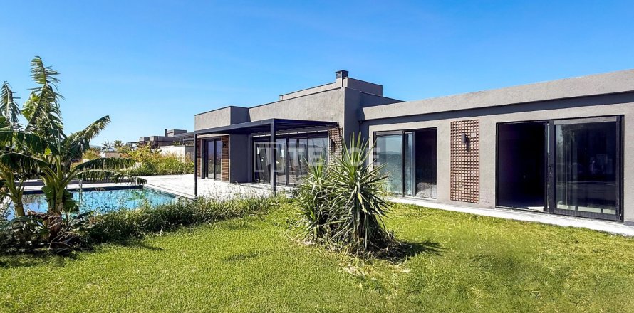 4 dormitorios Villa en Urla, Turkey No. 110501