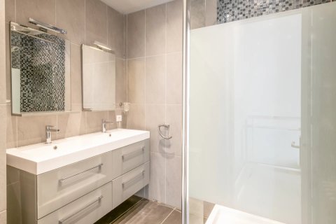 3 bedrooms House in Nice, France No. 69682 12