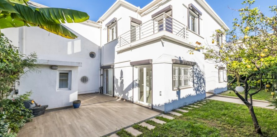 3 bedrooms House in Nice, France No. 69682