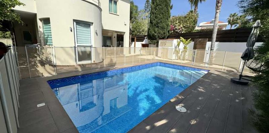 5 dormitorios Villa en Pyrgos, Cyprus No. 62489