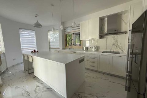 5 dormitorios Villa en Pyrgos, Cyprus No. 62489 8