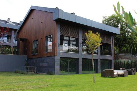 5 bedrooms Villa in Beykoz, Turkey No. 17907