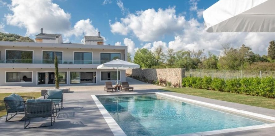 5 bedrooms Villa in Corfu, Greece No. 61613