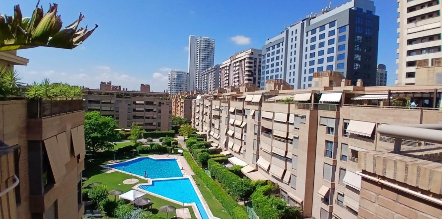 3 bedrooms Penthouse in Valencia, Spain No. 124727