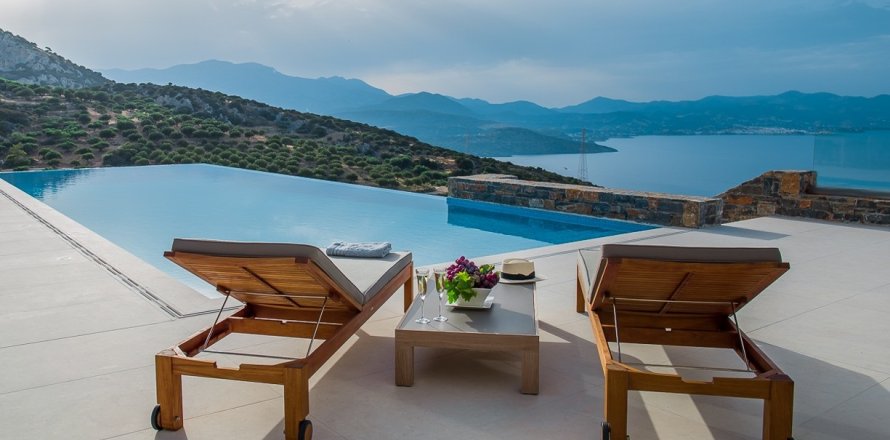 5 bedrooms Villa in Lasithi, Greece No. 104432