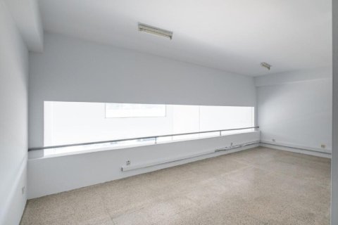 2130m² Commercial property à Nicosia, Cyprus No. 105083 10