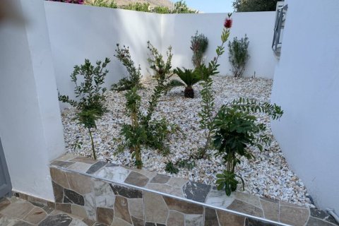 239m² House à Kalyvia Thorikou, Greece No. 107550 3