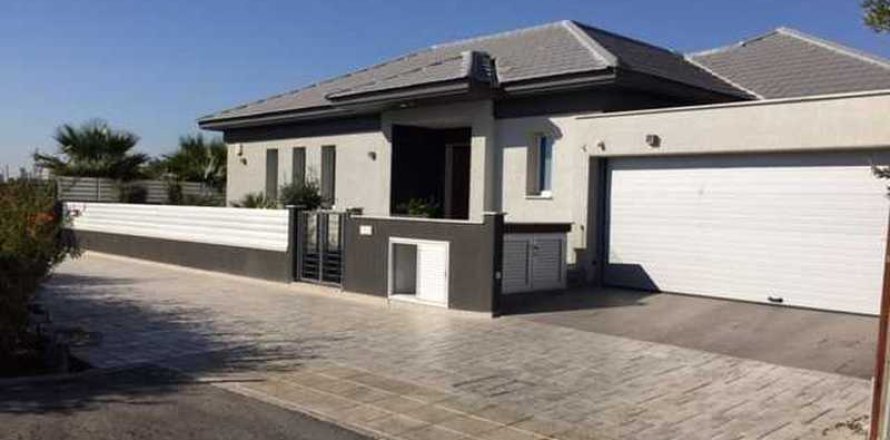 4 bedrooms House in Ypsonas, Cyprus No. 29533