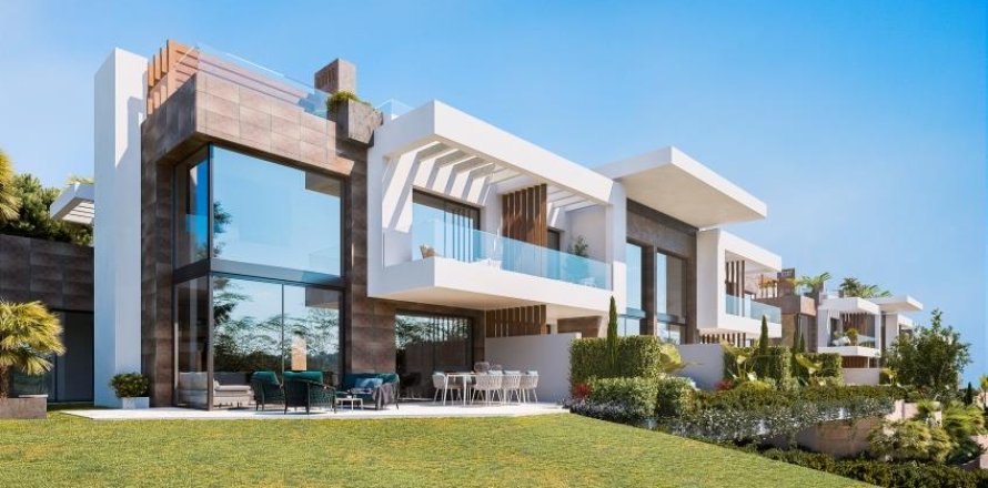 4 bedrooms Apartment in Marbella, Spain No. 111998