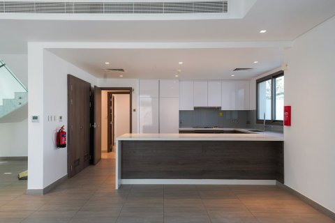 4 bedrooms Townhouse in Thach Than, Vietnam No. 95435 10