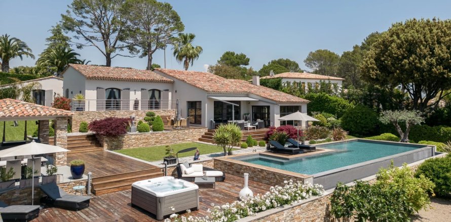 5 dormitorios Villa en Mougins, France No. 68877