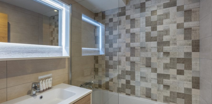 2 bedrooms Apartment in Courchevel, France No. 99506