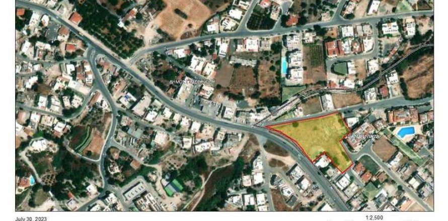Commercial property en Agia Marinouda, Cyprus No. 35839