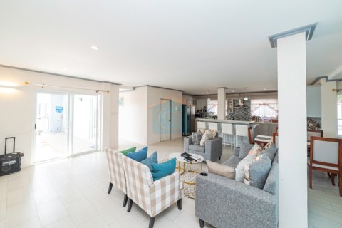 4 bedrooms House in Saint George South, Grenada No. 107174 3