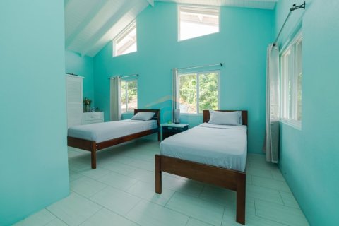 4 bedrooms House in Saint George South, Grenada No. 107174 9