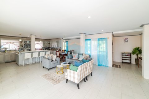 4 bedrooms House in Saint George South, Grenada No. 107174 2