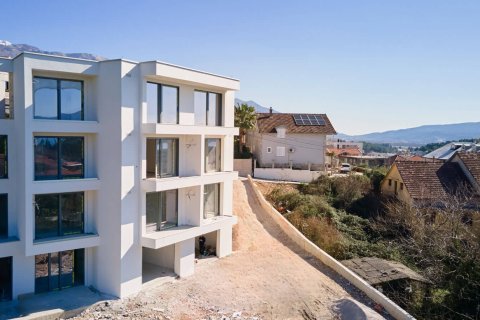 2 dormitorios Apartment en Tivat, Montenegro No. 104682 3