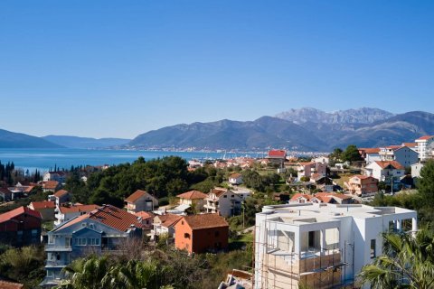 2 dormitorios Apartment en Tivat, Montenegro No. 104682 1